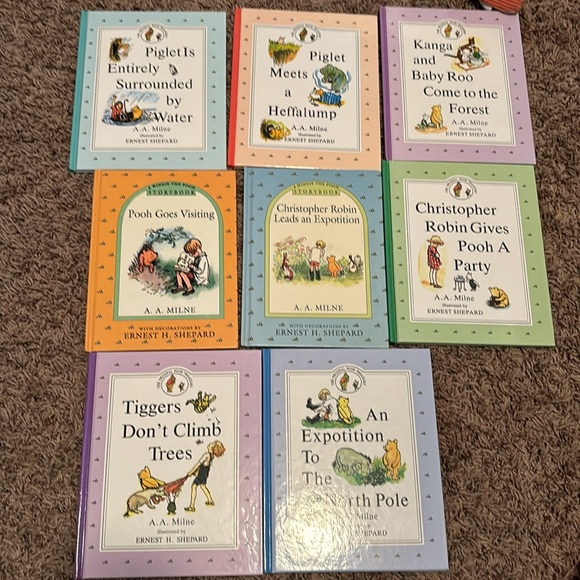 Winnie the pooh books and rattle dice toys - Picture 3 of 3